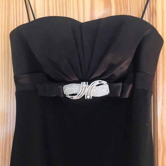 Gown - Picture 3 of 5